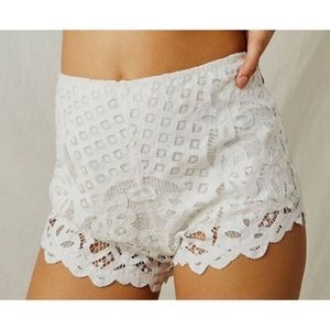 NWT Free People lace shorts!!
